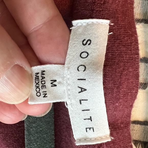 Semi fitted, Wine colored, V Neck, T-shirt dress, with side slit, midi - Picture 5 of 8